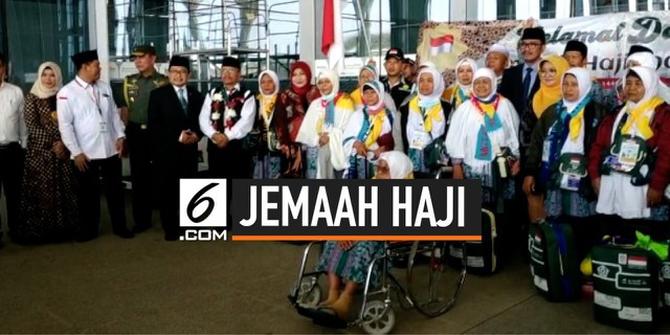 VIDEO: Kedatangan Jemaah Haji Kloter Pertama Disambut Dubes RI