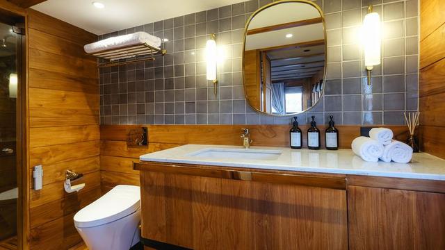 Suasana toilet di Kapal Pesiar Celestia Asal Indonesia Masuk Daftar 100 Tempat Terbaik di Dunia 2025 Versi Majalah TIME. (Dok: https://celestiayacht.com/our-story)