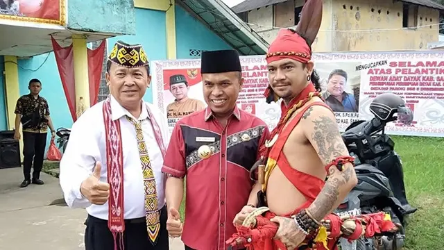 Lama Vakum, Ini 6 Potret Terbaru Frans Indonesianus Jadi Tokoh Pelestari Budaya