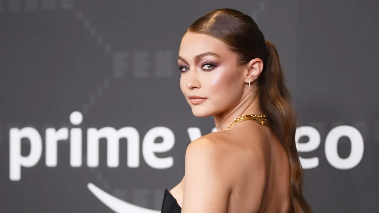 Bella dan Gigi Hadid Tampil dengan Lingerie Seksi di Show Savage x Fenty NYFW