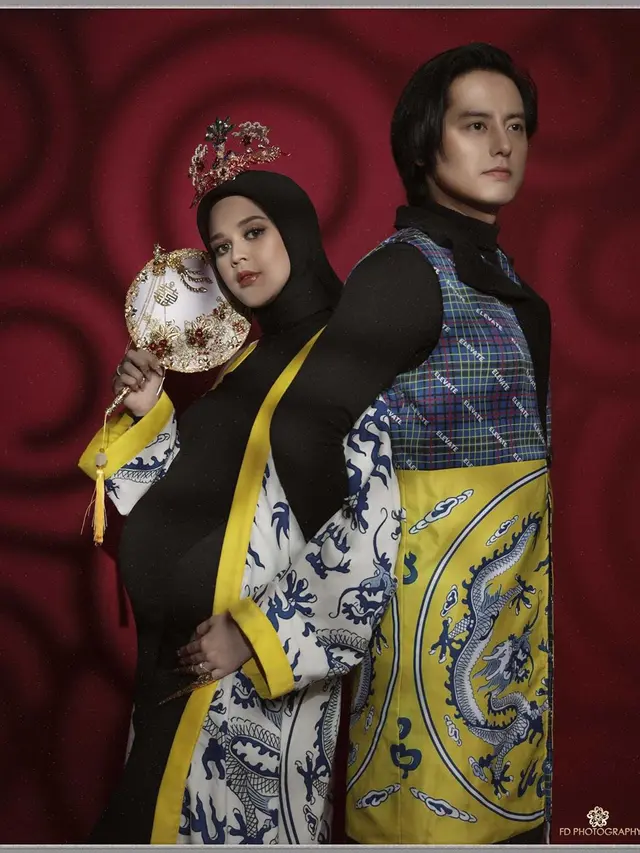 Tampil Kompak, Ini 6 Hasil Maternity Shoot Cut Meyriska dan Roger Danuarta