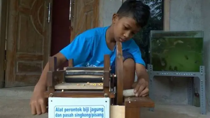 Mantap, Siswa SD Ini Jadi Penemu Mesin Perontok Jagung