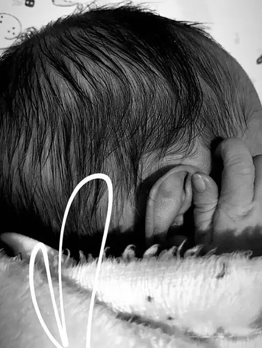 Anak Pertama Raisa dan Hamish Daud