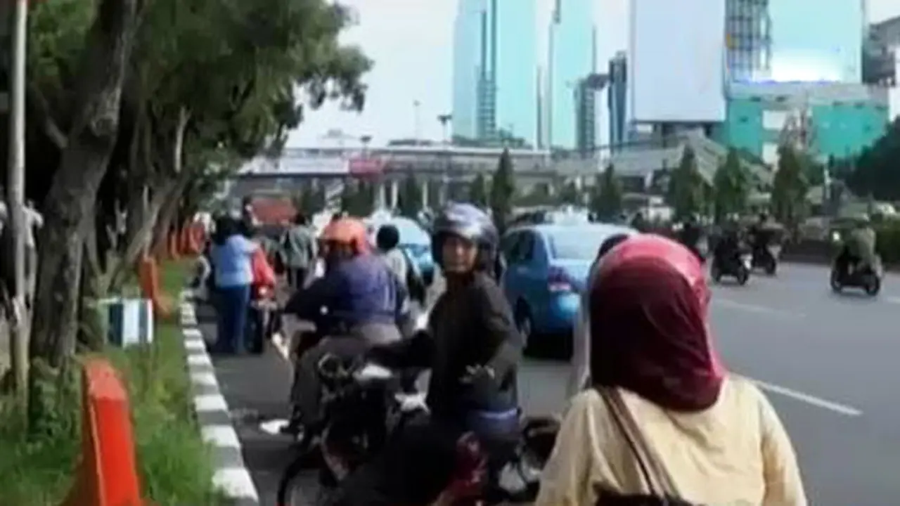 Jalan Sudirman Ditutup, Tukang Ojek Raup Untung Besar 