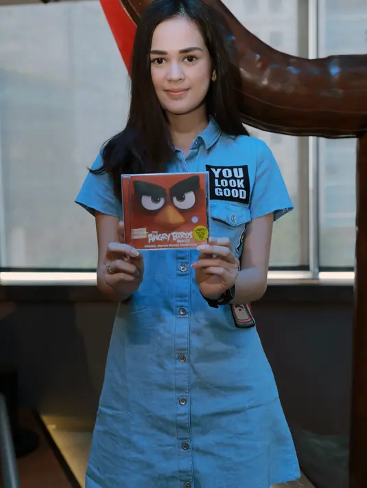 "Aku enggak mimpi bisa punya single saja sudah bahagia, apalagi membawakan single untuk soundtrack film kelas dunia," ucap pesinetron yang dijuluki Hello Kitty tersebut. (Adrian Putra/Bintang.com)