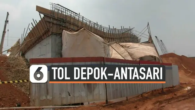 Kerangka besi proyek Tol Depok-Antasari di kawasan Krukut, Depok, Jawa Barat ambruk dan melukai sebanyak enam orang pekerja pada Selasa (8/10/2019) dini hari.