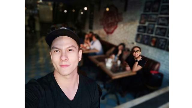 Pria kelahiran Jakarta, July 14 1980 ini  mulai dikenal sejak membawakan acara Clear Top 10.