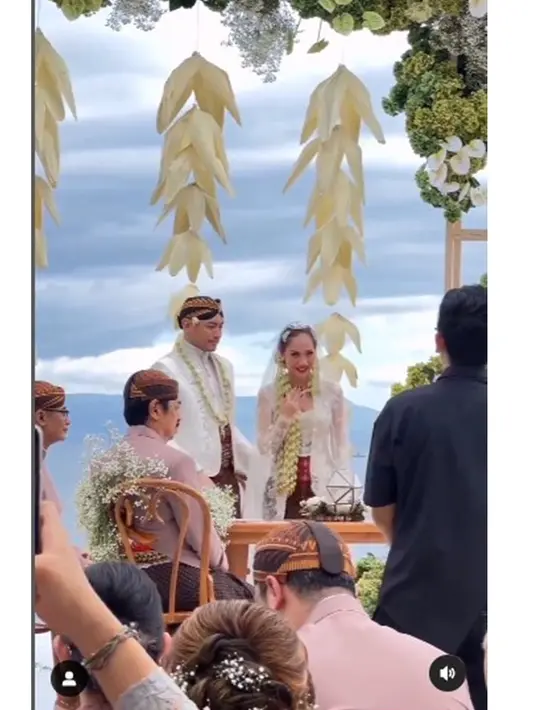 BCL dan Tiko Aryawardhana (Sumber: Instagram/sribaron_sribaron)