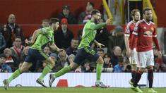 Charlie Austin mencetak gol tunggal Southampton ke gawang Manchester United dalam lanjutan Liga Inggris di Stadion Old Trafford, Manchester, Sabtu (23/1/2016). (AFP/Oli Scarff)