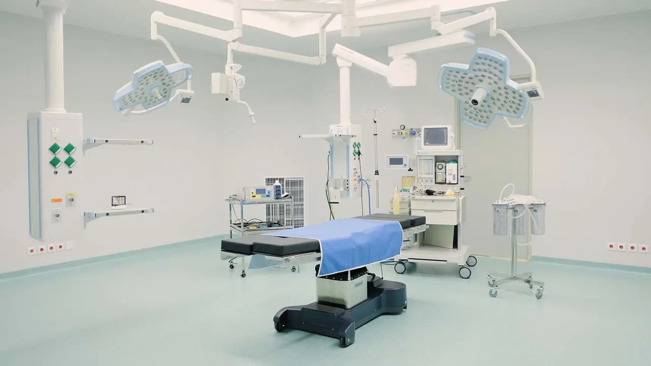 Ruang Operasi di RS EMC