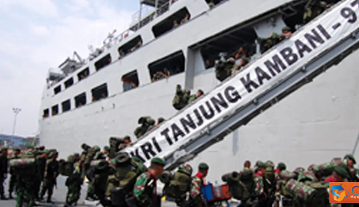 Citizen6, Jakarta: Kapal perang TNI AL dari jajaran Kolinlamil, KRI Tanjung Kambani-971 menarik pasukan TNI yang telah bertugas menjaga perbatasan RI dan Papua Nugini ke kesatuan induknya, Rabu (1/8). (Pengirim: Kadispen Kolinlamil).