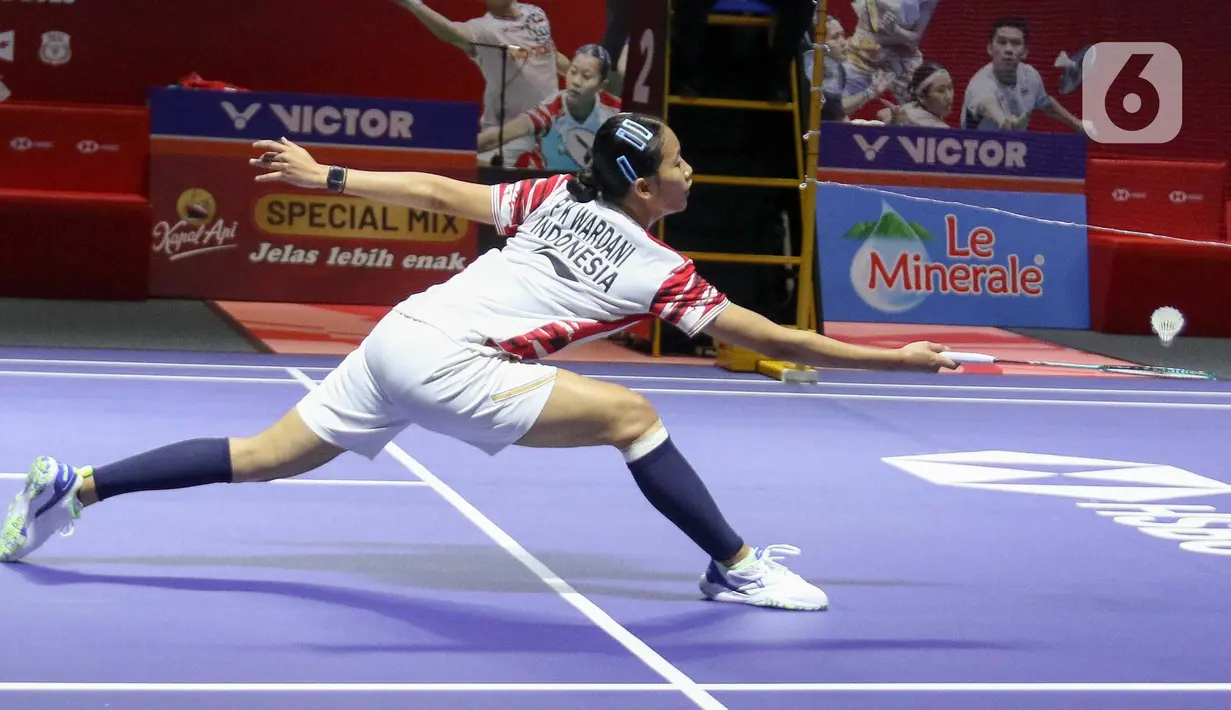 Tunggal putri Indonesia Putri Kusuma Wardani lolos dari 32 besar Indonesia Open 2025 setelah Malvika Bansod yang menjadi lawannya mundur karena cedera dan memilih tidak melanjutkan pertandingan. (Liputan6.com/Herman Zakharia)