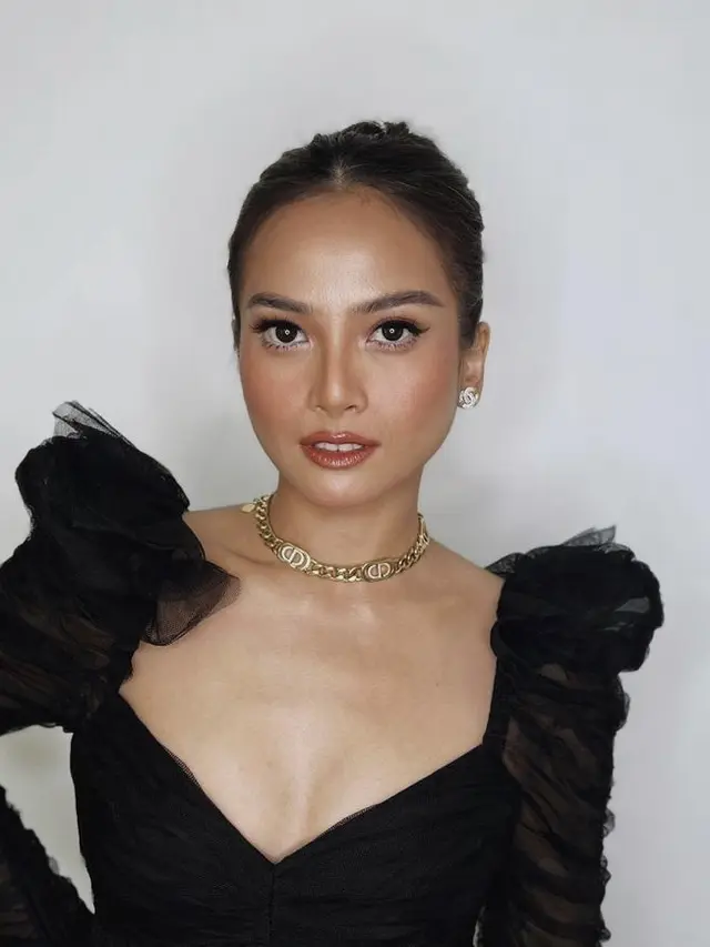 Promo film terbaru tampilan Acha Septriasa saat berada di Jakarta, credit: Instagram/ Acha Septriasa (@septriasaacha)