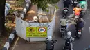 Penyempitan di beberapa titik di jalan Jenderal Gatot Subroto dikarenakan adanya proyek galian pembangunan prasarana jaringan utilitas. (Liputan6.com/Angga Yuniar)