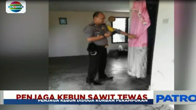 Aparat Polsek Sukarami yang tiba di lokasi kejadian, mendapati kamar Bambang Prayoga sudah berlumuran darah.