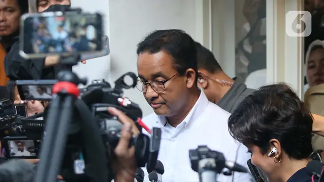 Ekspresi Anies Baswedan Saat Tinggalkan Posko Pemenangan,
