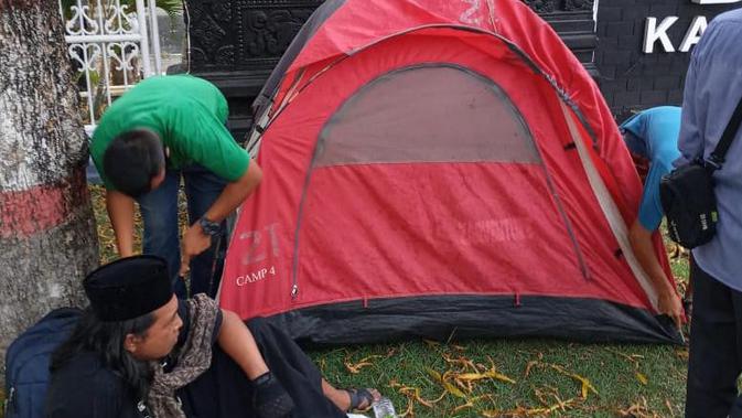 Demonstran menolak politisasi APBD Perubahan. (Foto: Liputan6.com/Ahmad Adirin)
