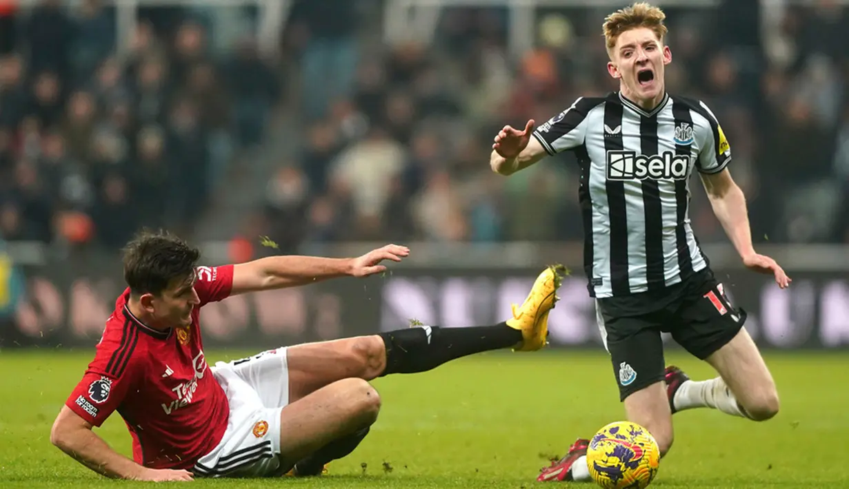 MU pun gagal membalaskan dendam kepada The Magpies. Sebelumnya MU dipermalukan 0-3 di kandang sendiri sehingga harus tersingkir lebih awal di Piala Liga atau Carabao Cup. (Owen Humphreys/PA via AP)