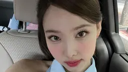 Tak hanya bersuara merdu, paras cantik Nayeon juga membuat penggemar terpesona. (FOTO: instagram.com/nayeonyny/)