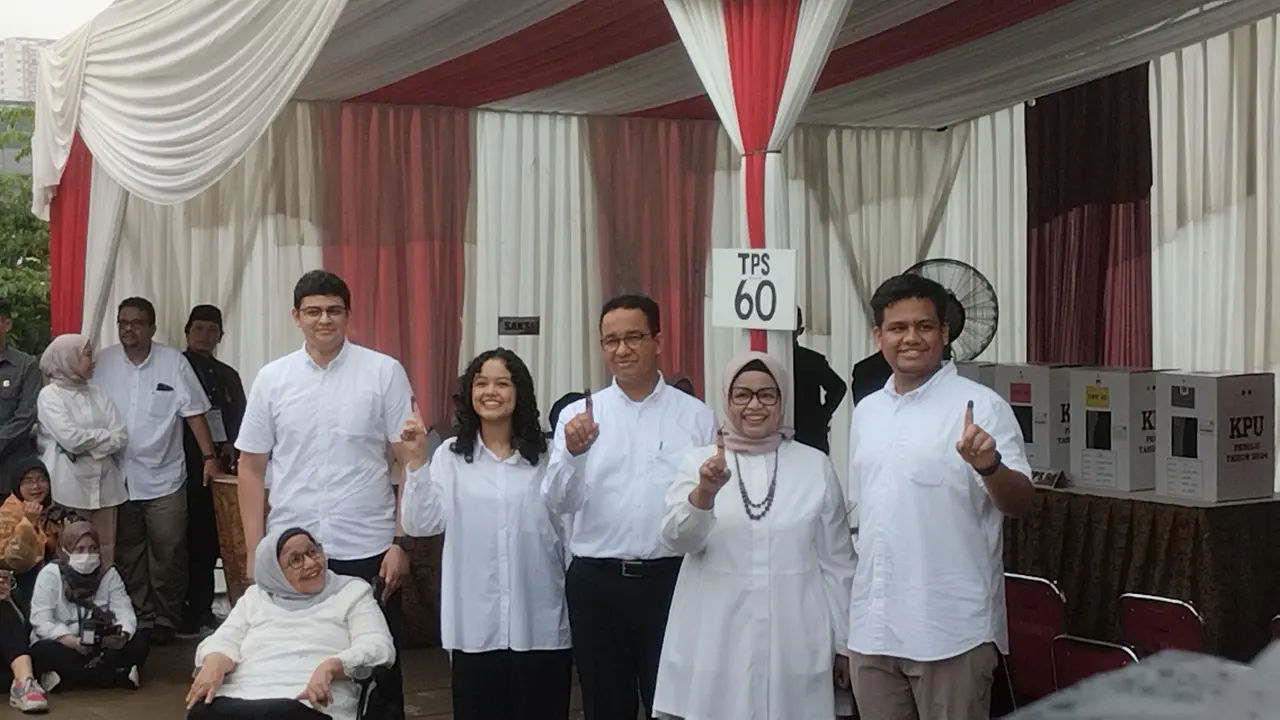 Anies Baswedan mencoblos