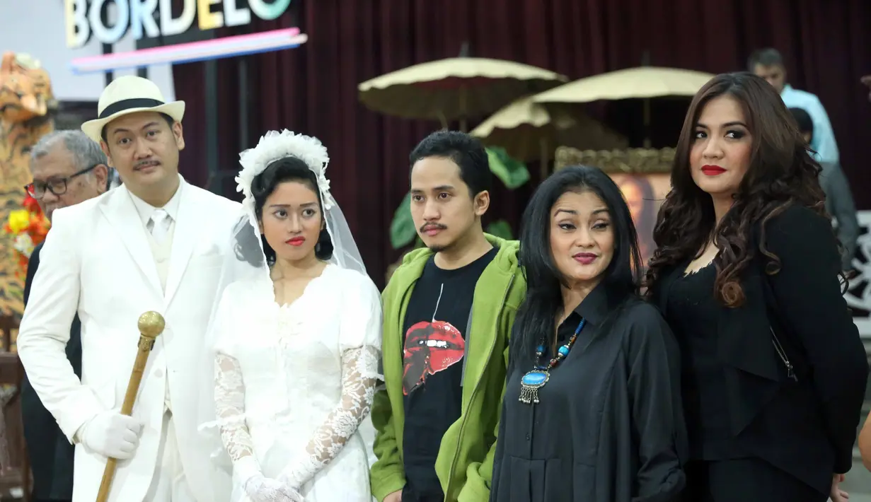 Tidak hanya sebatas cikal bakalnya dalam dunia seni peran, dengan main teater Cornelia Agatha merasa batinnya terpuaskan. Bahkan, ia mengaku tidak bisa diukur dengan uang sekalipun.  (Nurwahyunan/Bintang.com)