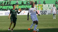 Duel PS Tira vs Persebaya di Stadion Sultan Agung, Bantul, Jumat (13/4/2018). (Bola.com/Ronald Seger Prabowo)