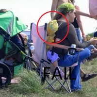 Zaman memang sudah terbalik. Kadang kita menemukan hewan melakukan hal seperti manusia dan orang berbuat macam binatang.