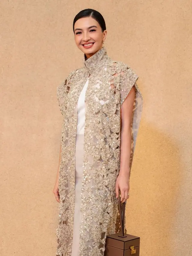 Selebritis Padukan Busana Lokal dengan Tas Branded Puluhan hingga Ratusan Juta. [@saptodjojokartiko]