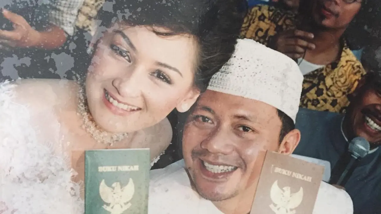 Mona Ratuliu Kenang Robby Tumewu Lewat Rancangan Busana Pengantinnya