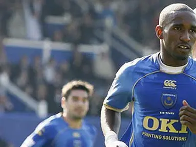 Jermain Defoe of Portsmouth celebrates scoring his penalty against Tottenham during a Barclays Premier League game at Fratton Park in Portsmouth, on September 28, 2008. AFP PHOTO/IAN KINGTON
