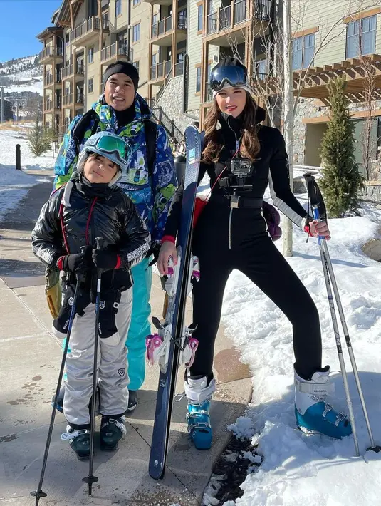 Nia Ramadhani dan Ardi Bakrie dikenal sebagai pasangan selebriti yang gemar traveling. (Foto: instagram.com/ramadhaniabakrie)