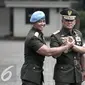 (ki-ka) Mayor Jenderal Andika Perkasa, Panglima TNI Jenderal Gatot Nurmantyo, Brigjen TNI Bambang Suswanto  bersalam komando usai upacara serahterima Danpaspampres di Mako Paspampres, Jakarta, Rabu (25/5).  Liputan6.com/Faizal Fanani)