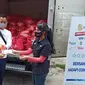 EMTEK Peduli Corona menyalurkan paket sembako ke masyarakat Kabupaten Bandung, Selasa (29/9/2020)