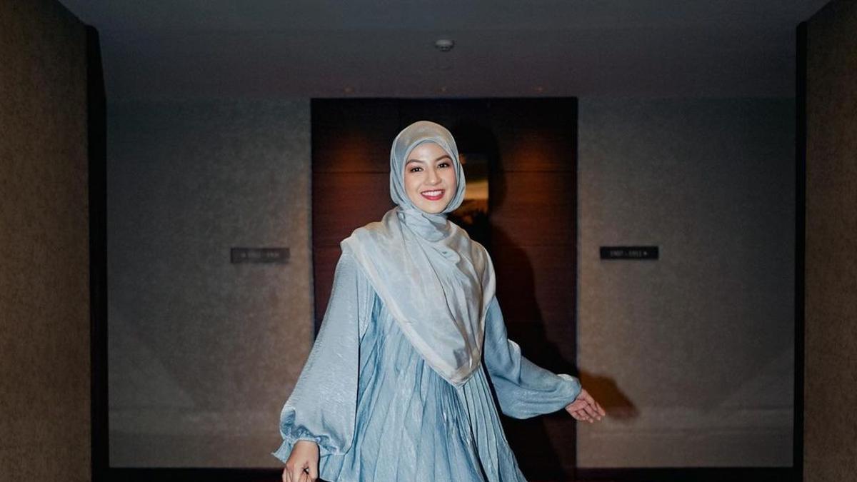6 Pesona Gaya Natasha Rizky yang Selalu Gaya dengan Outfit Modest Memikat