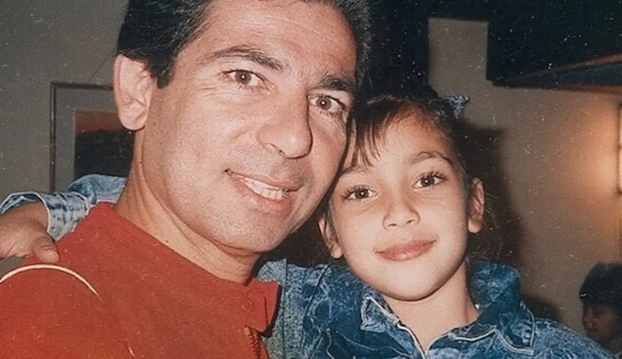 Kim Kardashian bahkan mengaku bahwa sang ayah, Rob Kardashian, tak memberikannya apapun. Ia bekerja keras untuk kesuksesannya sendiri. (instagram/kimkardashian)