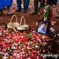 Proses pemakaman jenazah Vanessa Angel dan Bibi Ardiansyah dilakukan pada Jumat (5/11/21) sekira pukul 9 pagi. (Kapanlagi.com/Budi Santoso)