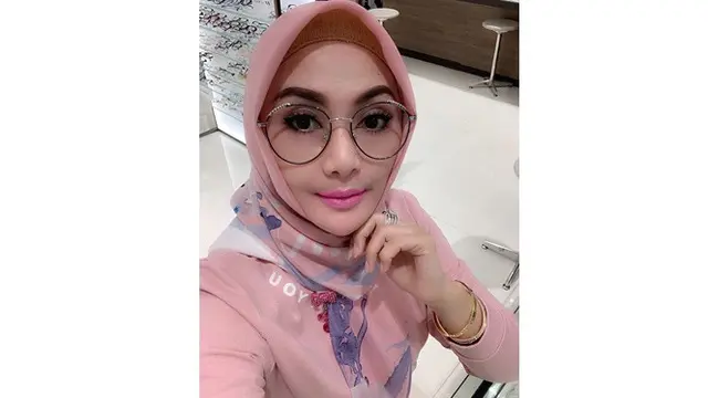 6 Potret Terbaru Eddies Adelia, Pemeran Pocong Mumun yang Cantik Memesona