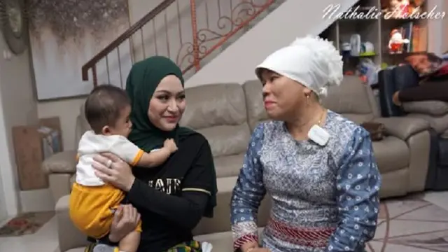 6 Momen Kedekatan Nathalie Holscher dan Dewi Zuhriati Oma Gala, Berawal Dari Konten