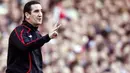 Sunderland manager Ricky Sbragia directs his players against Arsenal during their English Premier League football match at The Emirates Stadium in London on February 21, 2009. AFP PHOTO/PAUL ELLIS