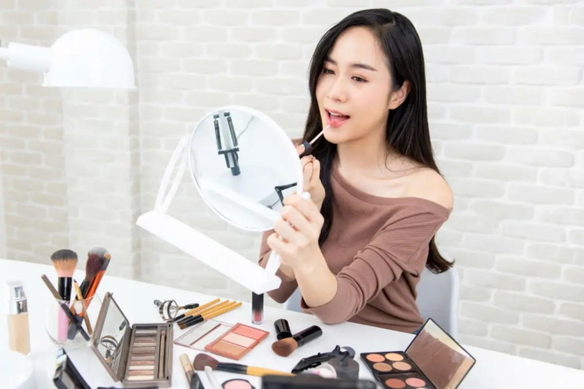 Tips Padu Padan Makeup Sesuai Dress yang Dipakai, Biar Cantik di Berbagai Occasion