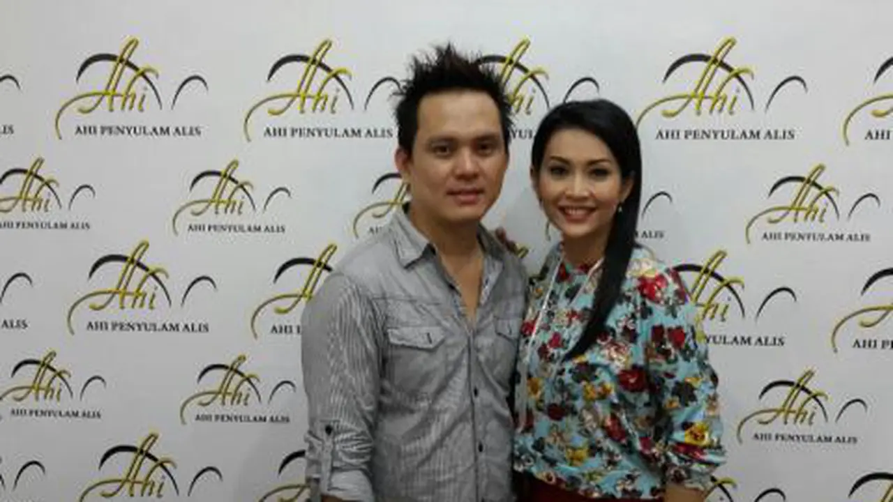 Sulam Alis Bikin Ratna Listy Tetap Cantik di Usia 40 Tahun