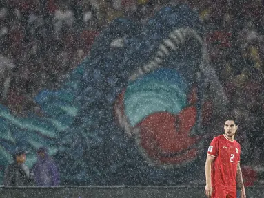 Pemain Timnas Indonesia, Kevin Diks saat melakukan debut bersama timnya ketika laga lanjutan putaran ketiga Grup C Kualifikasi Piala Dunia 2026 melawan Jepang di Stadion Utama Gelora Bung Karno (SUGBK), Senayan, Jakarta, Jumat (15/11/2024). (Bola.com/Bagaskara Lazuardi)