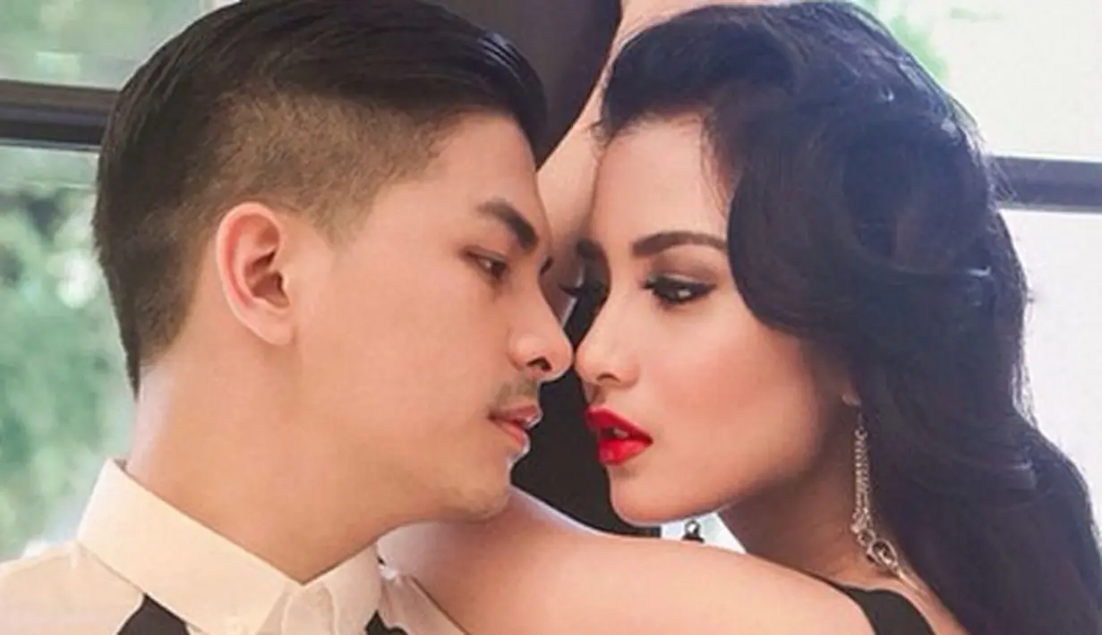 Glenn Alinskie dan Chelsea Olivia adalah pasangan serasi. (Diera Bachir Fotography) 