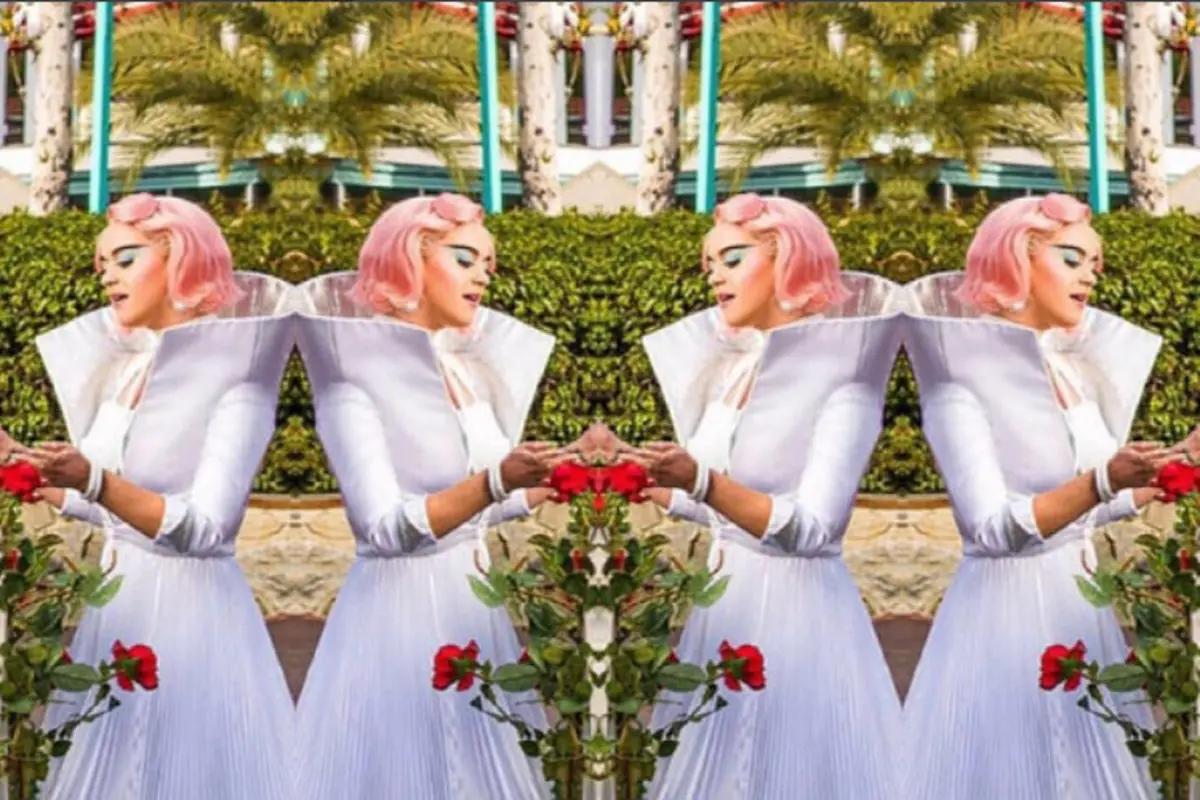 Wow! Sepatu Buatan Designer Indonesia Dipakai Katy Perry