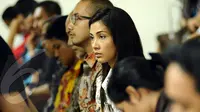 foto wajah tegang nadia mulya di persidangan sang ayah