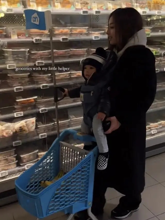 Nikita Willy saat liburan ke Belanda bareng baby Izz, credit: (IG/@nikitawillyofficial94)