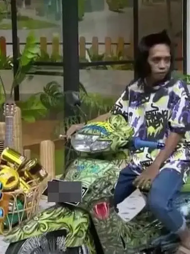 6 Potret Totalitas Pengendara Pakai Baju Warna Sama Kayak Motor Ini Kocak