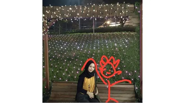 Wanita Ini Minta Fotonya Diedit Agar Tak Terlihat Jomblo, 7 Hasilnya Bikin Geleng Kepala
