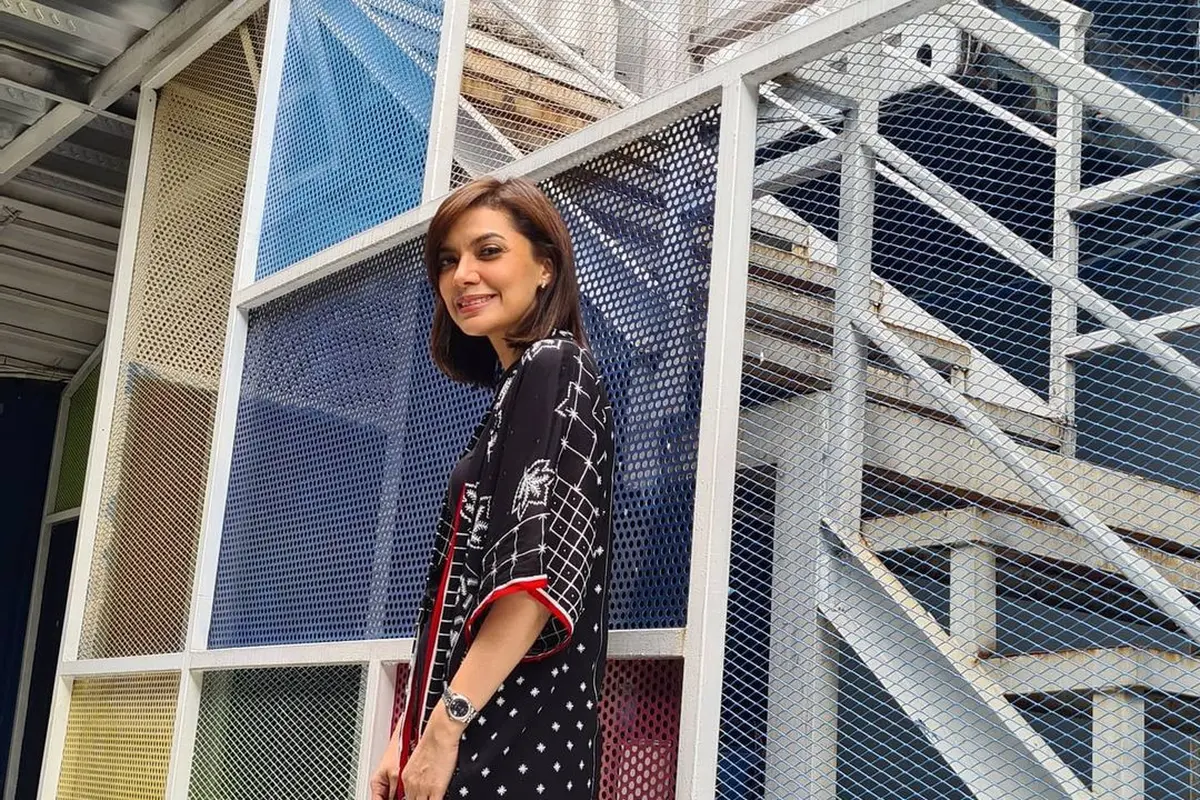 8 Ide Padu Padan Kain Nusantara dengan Gaya Fashion Modern ala Najwa Shihab