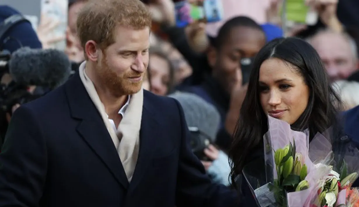 Berasal dari keluarga yang orang tuanya bercerai, Meghan Markle tetap memuji ketegaran dan kehebatan ayah dan ibunya. Memberi adalah hal yang diutamakan orang tuanya. (AFP/Adrian Dennis)